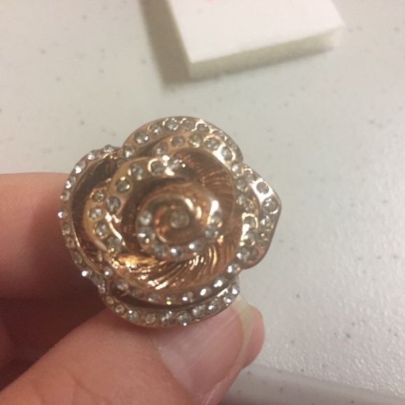 New! Avon mark Things Look Rosy Ring, Stretch Band - Picture 4 of 4